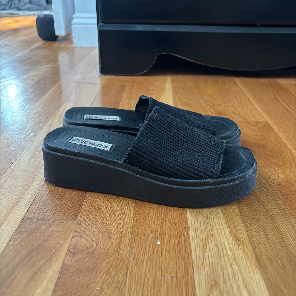 Steve Madden Black Platform Slides